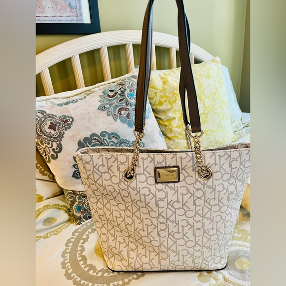 Calvin Klein Ivory and Taupe Initial handbag - Picture 2 of 8